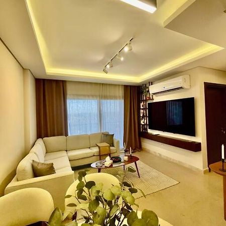 Zed Chic & Cozy Retreat In Heart Of Sheikh Zayed Apartment Sheikh Zayed City Exterior photo