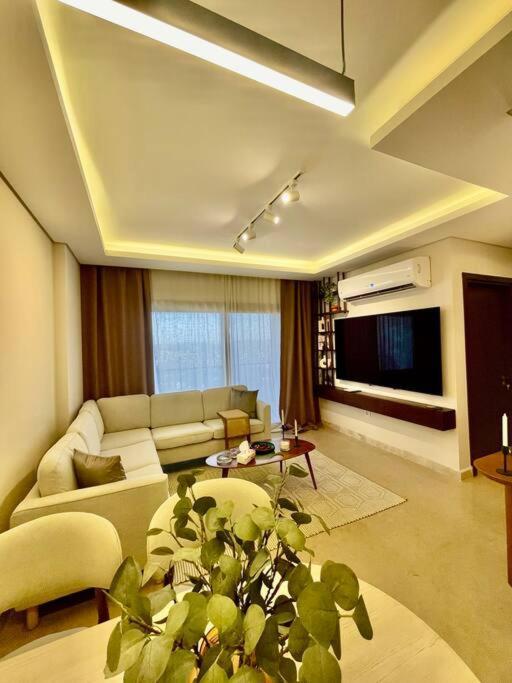 Zed Chic & Cozy Retreat In Heart Of Sheikh Zayed Apartment Sheikh Zayed City Exterior photo